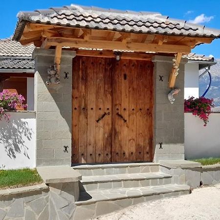 B Vishe Guest House Gjirokaster Ngoại thất bức ảnh