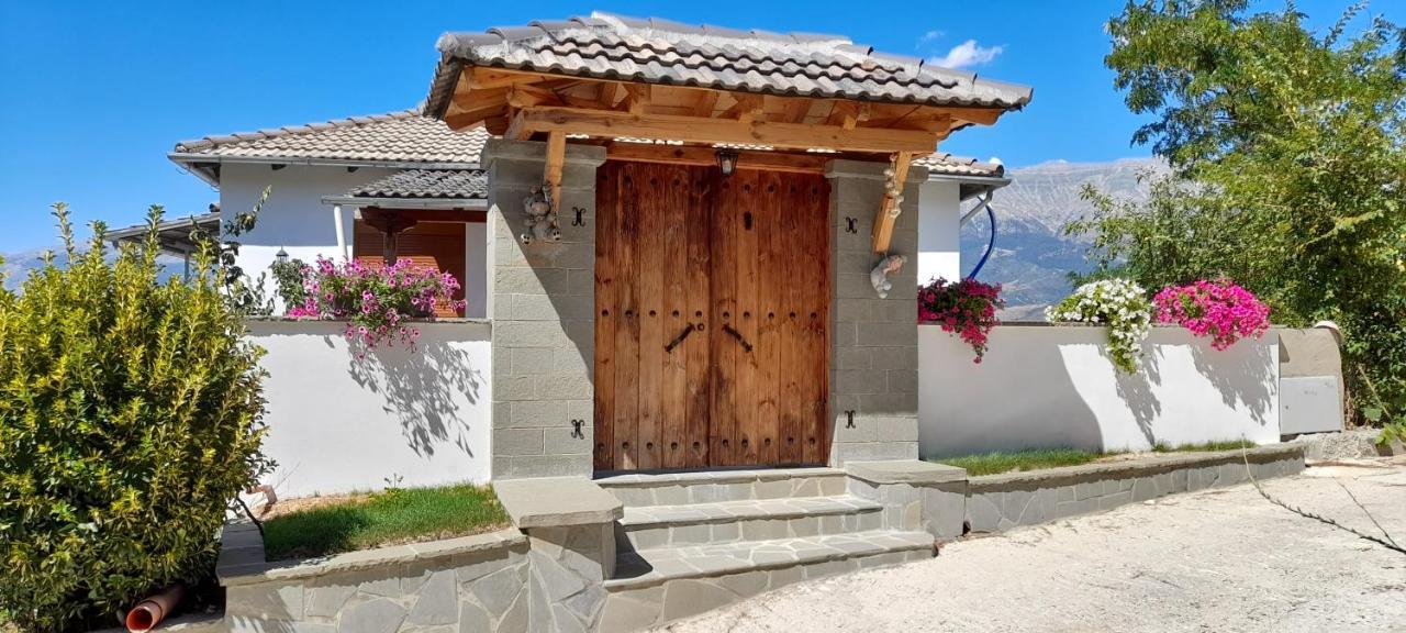 B Vishe Guest House Gjirokaster Ngoại thất bức ảnh